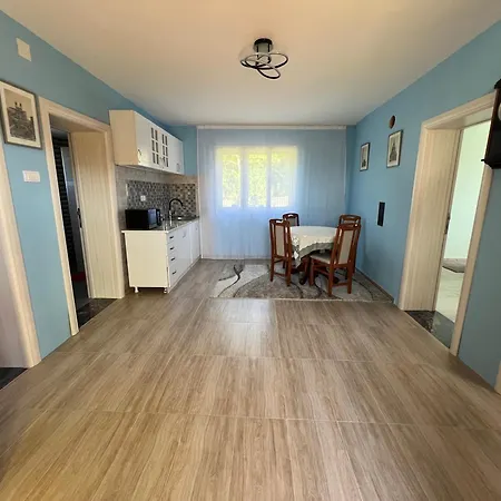 La Corte Delle Rose Ub * Ub