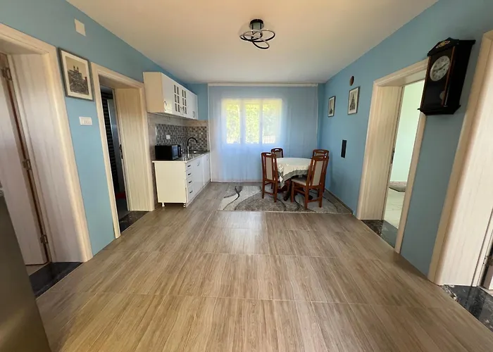 La Corte Delle Rose Ub * Ub